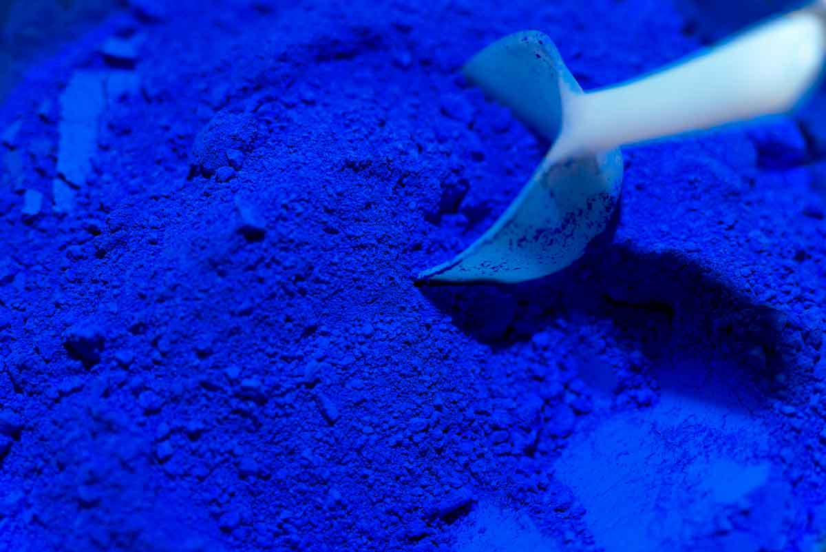ultramarine_blue_pigment.jpg