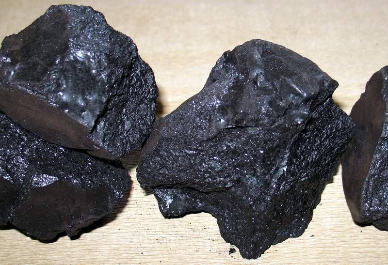 https://www.naturalpigments.com/media/wysiwyg/blog/natural-bitumen-gilsonite.jpg